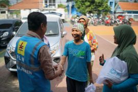 PLN berikan bantuan beasiswa hingga ekonomi bagi masyarakat Jatim