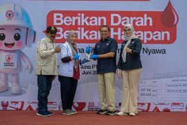 PT Semen Padang kumpulkan 355 kantong darah