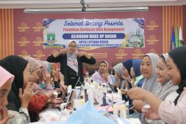 PBUK Make-Up Dasar Disnakertrans Banten bekali peserta skill untuk buka usaha