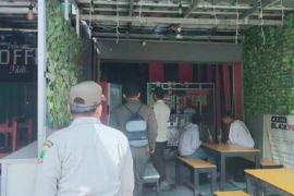 Pemkab Karawang tertibkan pedagang di area stadion