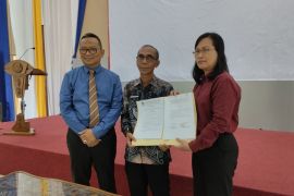 Kades/lurah di Tabalong tandatangani komitmen pengelolaan informasi kependudukan