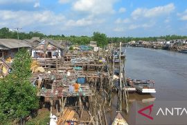 Pemkab Bangka Tengah tata kawasan kumuh di bantaran Sungai Kurau