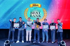 Bank Kalsel raih Golden Trophy selama Lima tahun atas konsistensi kualitas pelayanan