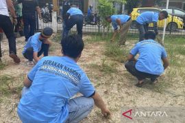 Bapas bersama klien pemasyarakatan gelar  aksi bersih-bersih di Kendari