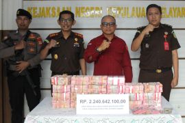 Kejari Selayar terima pengembalian uang kerugian negara sebesarRp2,2 miliar
