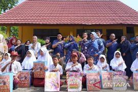 Pelindo Pangkalbalam bantu siswa berprestasi kurang mampu