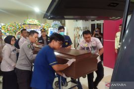 RS Bhayangkara Mataram berangkatkan jenazah Juliana ke Bali untuk autopsi