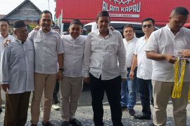 Diantar mantan pasangannya, Molen-Zeki daftar ke KPU Pangkalpinang