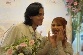 Nadin Amizah dan Faishal Tanjung resmi bertunangan