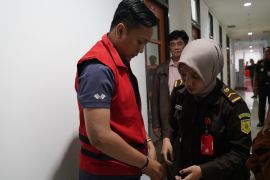 Tersangka korupsi KUR BRI Ciamis ditahan