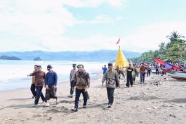 Bupati Trenggalek apresiasi pelestarian adat Labuh Laut Pantai Konang