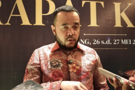 Ratusan tamu mancanegara kunjungi Batu Malin Kundang pada HUT Padang