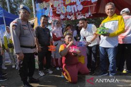 Polres Natuna fasilitasi para pelajar sekolah luar biasa pasarkan kerajinan