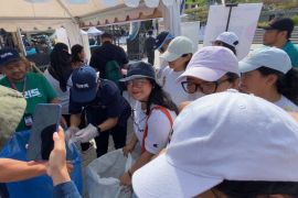 Dukung revalidasi Geopark  Kaldera Toba, BI Pematangsiantar aksi bersih di Parapat