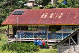 PLN nyalakan listrik sekolah terpencil di Sulbar lewat inovasi SuperSUN