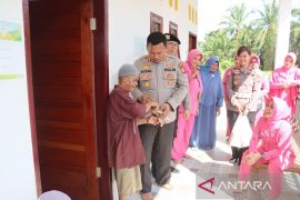 Momen Hari Bhayangkara, Polres Pasaman Barat gelar bakti sosial ke rumah lansia