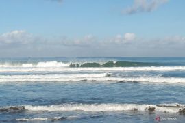 Bali put on alert for strong winds, high waves