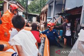 Hujan lebat di Tangerang sebabkan banjir setinggi 1,5 meter