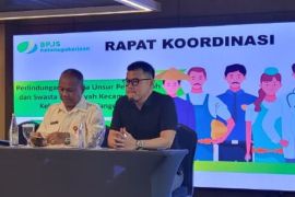 Pekerja sekitar kelurahan terima perlindungan sosial BPJamsostek