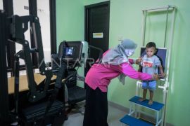 Makanan bergizi dan stimulasi permainan membentuk anak sehat