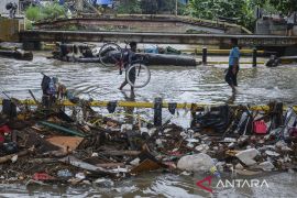 Kolong Jalan Layang Cibodas terendam banjir