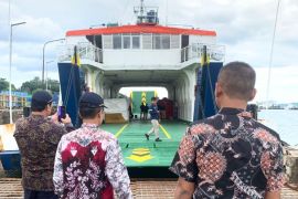 Dihantam cuaca buruk, KMP Tongkol kandas di perairan Konawe Selatan