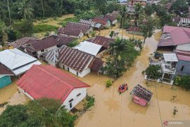 Terpopuler, banjir di Kendari hingga PM Thailand didesak mundur