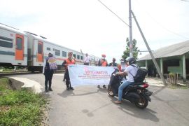 Daop 7 minta pengendara patuhi aturan saat lewati perlintasan KA