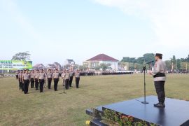 937 personel Polda Riau naik pangkat jelang Hari Bhayangkara ke-79