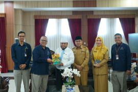 Gubernur Helmi: Sensus Ekonomi penting capai target ekonomi 8 persen