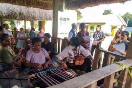 Kemenkum NTT mengawasi kualitas tenun IG Tenun Ikat Buna Insana TTU