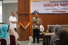 Pemerintah menjamin internet di Sekolah Rakyat agar anak muda terkoneksi