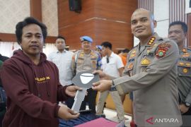 Polres Metro Bekasi serahkan 10 sepeda motor yang dicuri ke pemiliknya