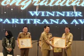 BPJAMSOSTEK serahkan Paritrana Award Pemda dan pelaku usaha Sulut