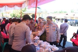 Polres Pasaman Barat adakan bazar murah UMKM di momen Hari Bhayangkara
