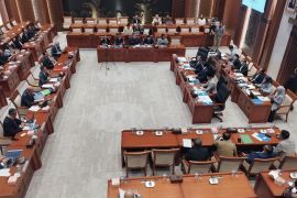 Komisi I DPR dan  Menteri Luar Negeri bahas konflik geopolitik