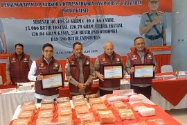 Ratusan tersangka kasus narkoba diamankan dalam Operasi Antik Intan