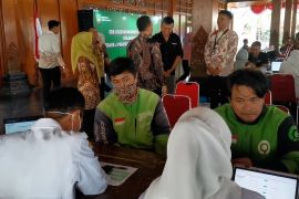 Pemkot Solo ajak ratusan pengemudi ojol ikut program CKG di Balai Kota