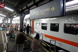 Libur panjang, penumpang KA Daop 9 alami kenaikan sepuluh persen