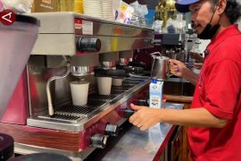 Ngopi santai di Jeddah hasil racikan barista asli Indonesia