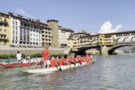 Warna-warni festival perahu naga di Florence Italia