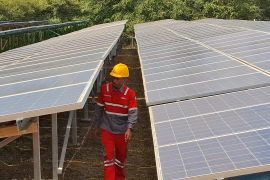 PLTS SEMAU PENDUKUNG PLTD DI PULAU SEMAU