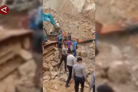 Bahlil evaluasi total izin tambang buntut longsor di Cirebon