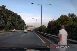 Polisi ungkap kronologi jatuhnya bocah dari bus di Tol Joglo