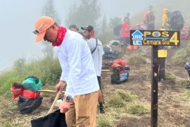 Bluebird gelar aksi bersih Rinjani Lombok wujudkan komitmen lingkungan