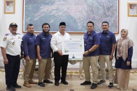 Patuh bayarkan tagihan PJU Pemkot Padang Pajang dihadiahi piagam penghargaan