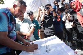 Wali Kota Bekasi resmikan taman bermain di Teluk Pucung