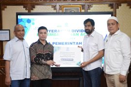 PEMA serahkan dividen Rp26,7 miliar ke Pemerintah Aceh