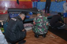 Tim gabungan razia kamar Lapas Narkotika Muara Sabak Jambi