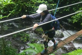 Sebelum mendaki gunung, persiapan fisik dan gizi penting